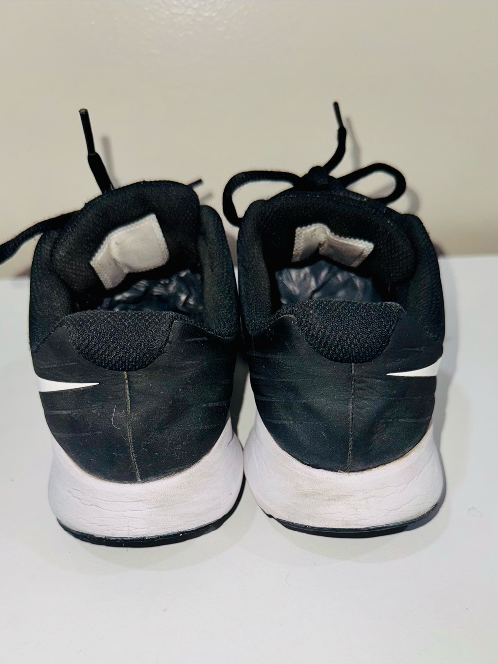 Nike Star Runner Athletic Running Shoes Black White Youth Size 4Y - Picture 4 of 4